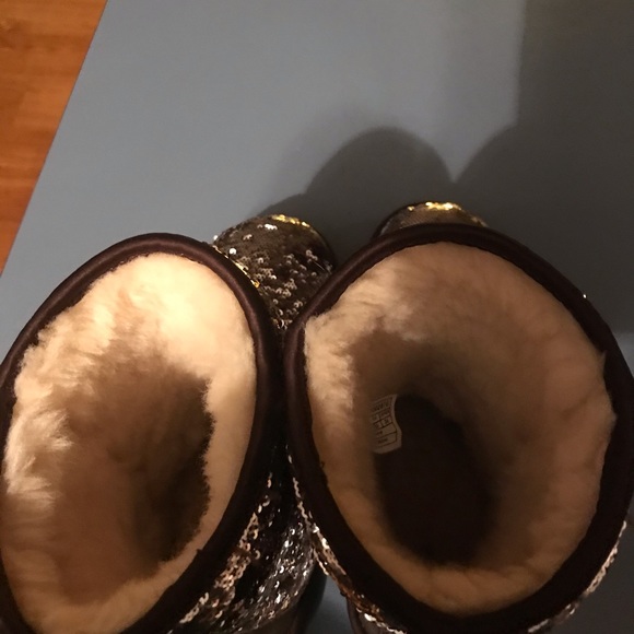 Short sparkly warm UGGs boots - Picture 2 of 7